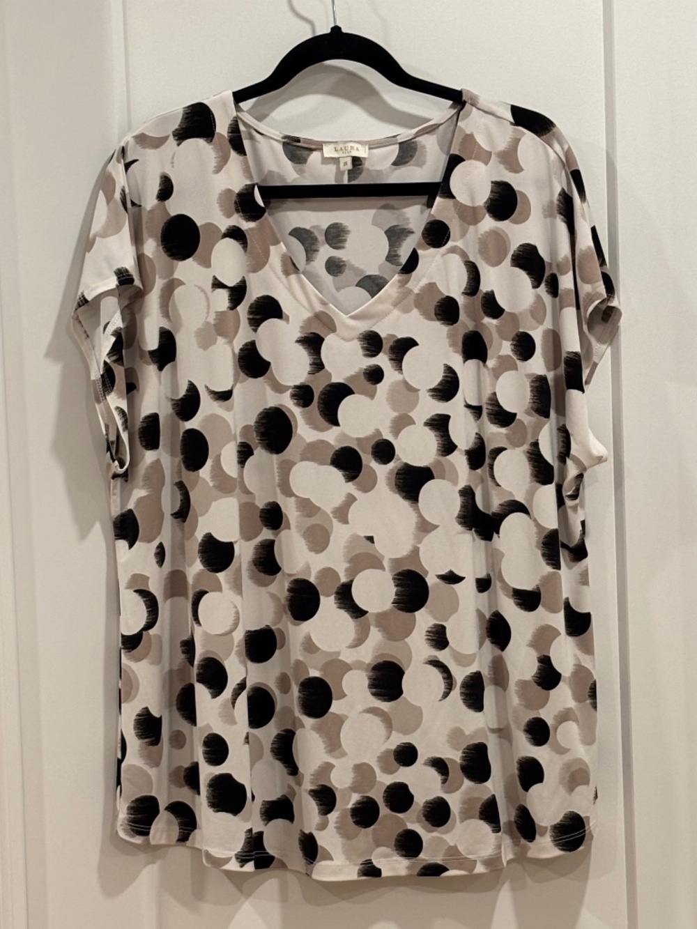 Laura Plus Polka Dot V-Neck Blouse Short Sleeve Geometric Top